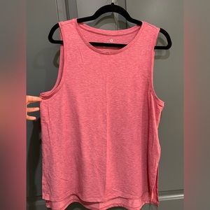 GapFit Breathe Sleeveless T-Shirt - Size M